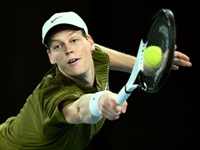 Sinner se cita con Djokovic en semis de Australia, Swiatek eliminada