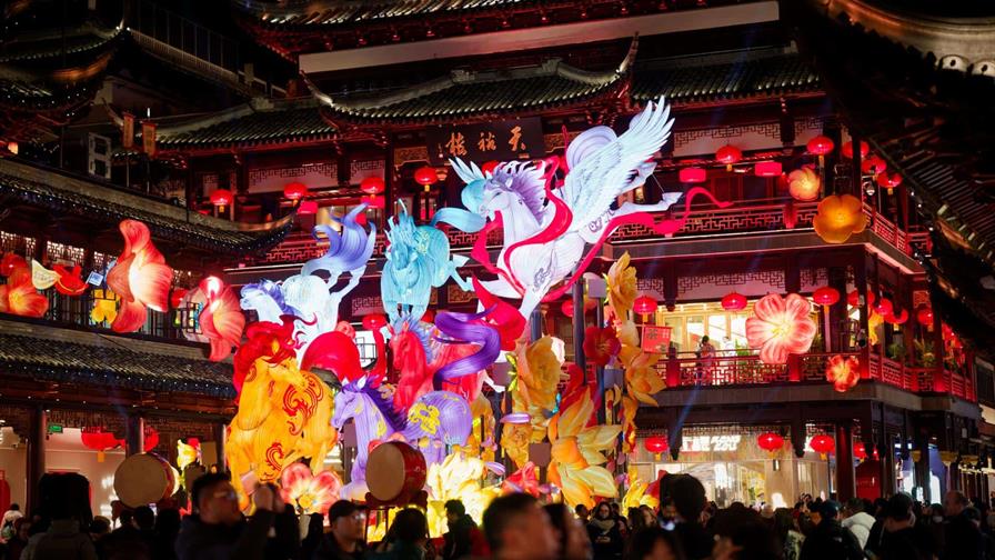 China prev&eacute; 9,500 millones de desplazamientos por el A&ntilde;o Nuevo lunar de 2026