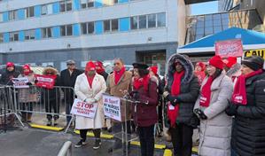 Adriano Espaillat respalda a enfermeras en huelga por mejores condiciones laborales