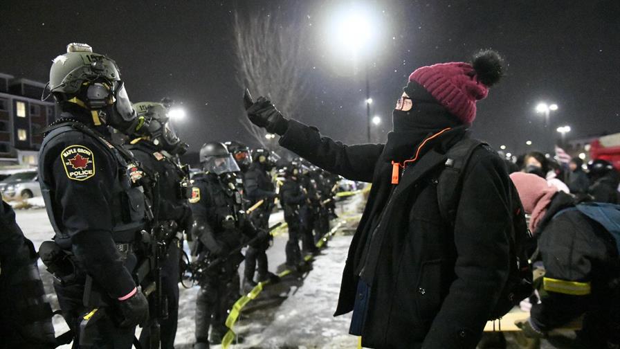 EE. UU. detiene a 16 personas en Mineápolis por obstaculizar agentes de inmigración EE. UU. detiene a 16 personas en Mineápolis por obstaculizar agentes de inmigración