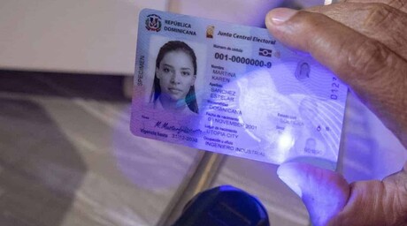 Proyecto de ley permitir&iacute;a a los hombres usar el apellido de sus esposas en la c&eacute;dula