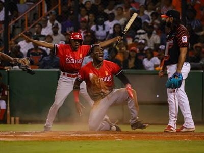 Junior Lake con cinco anillos en Lidom