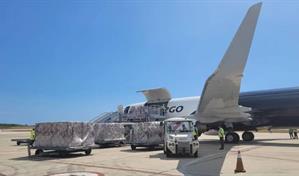 Llega a Cuba un tercer vuelo de ayuda de Estados Unidos para los afectados por Melissa