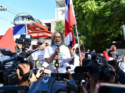 Caminata pacífica en Puerto Plata contra proyecto minero