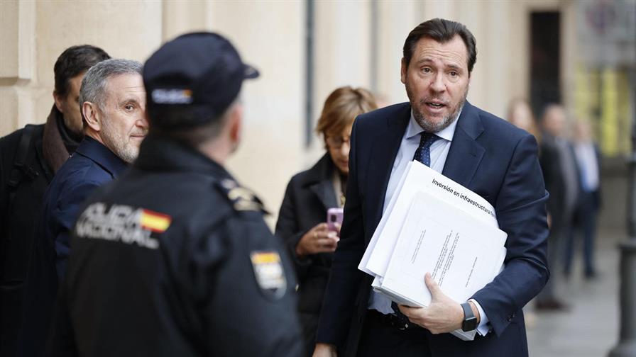 El Gobierno espa&ntilde;ol cesa a dos altos cargos por el caos ferroviario en Catalu&ntilde;a