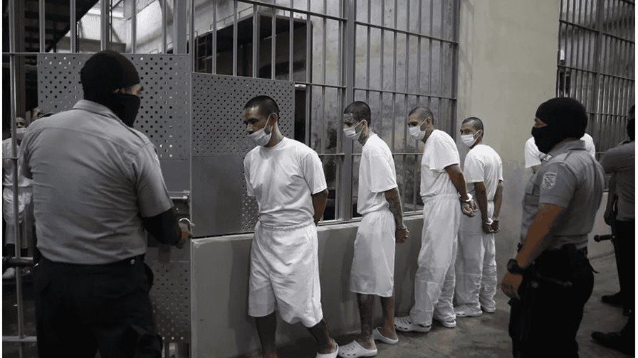 Violencia f&iacute;sica encabeza causas de muertes de presos salvadore&ntilde;os, seg&uacute;n informe de ONG