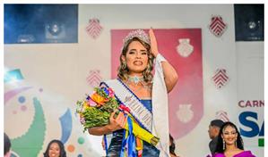 Stefany Guzm&aacute;n es coronada Reina del Carnaval de Santiago 2026