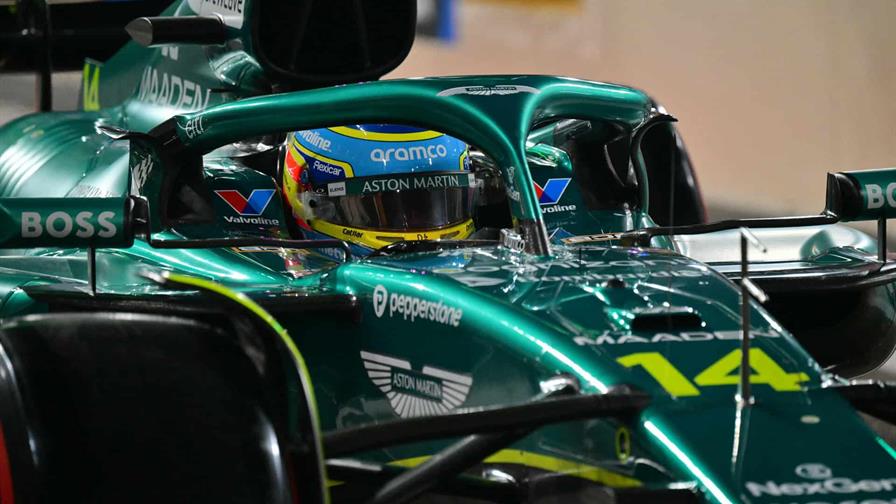 Fernando Alonso se sube por primera vez al nuevo AMR26 de Aston Martin