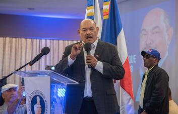 "¡Entren to´, coño!", la frase de Ramón Alburquerque que quedó grabada en la historia política "¡Entren to´, coño!", la frase de Ramón Alburquerque que quedó grabada en la historia política