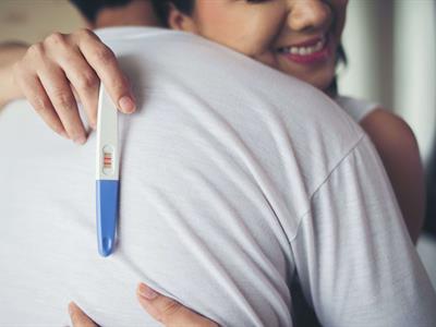 Maternidad tardía impulsa la demanda de fertilización in vitro