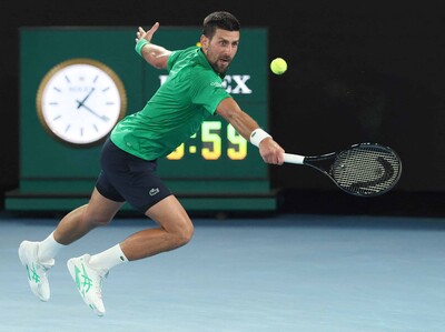 Djokovic deja caer un set pero sale airoso en Indian Wells