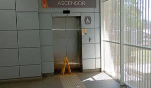 Ascensor y escalera da&ntilde;adas afectan a usuarios del Telef&eacute;rico en la estaci&oacute;n Salom&eacute; Ure&ntilde;a