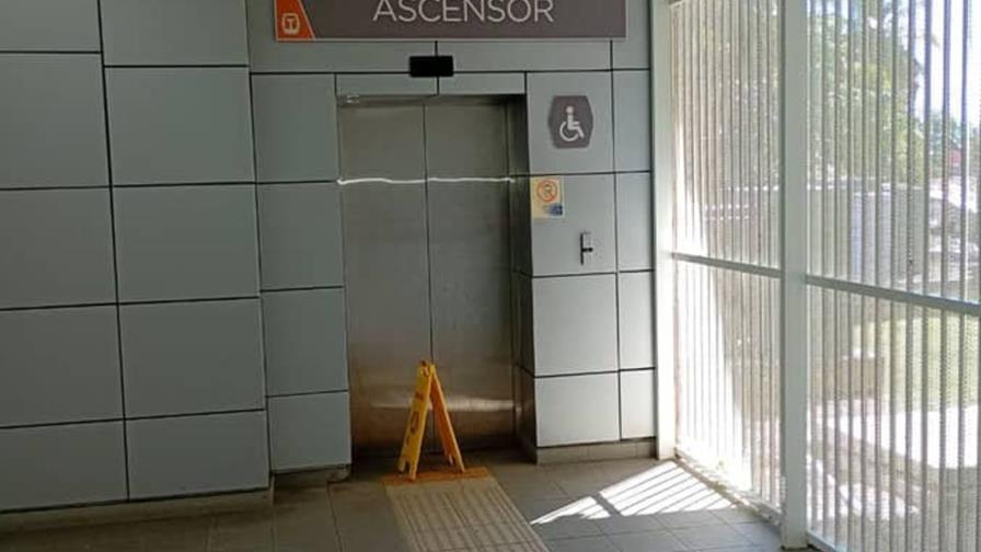 Ascensor y escalera da&ntilde;adas afectan a usuarios del Telef&eacute;rico en la estaci&oacute;n Salom&eacute; Ure&ntilde;a