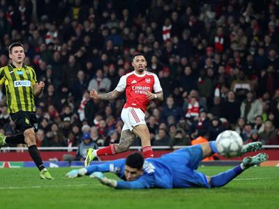 Arsenal y Chelsea ganan en la Premier