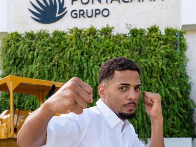 Grupo Puntacana respalda al boxeador Junior Alcántara