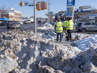 Aumentan a trece las víctimas en Nueva York por tormenta invernal