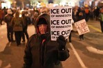 Gobierno de Trump asegura que redadas migratorias continuar&aacute;n durante el cierre del DHS