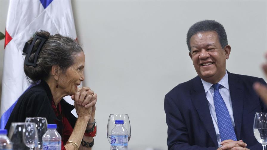 Encuentro cultural: Julia &Aacute;lvarez y empresarios en el Festival de Cine Global Santo Domingo