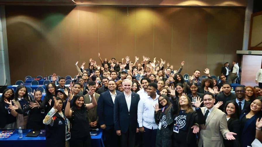 Ministro de Educación destaca papel de la juventud en el desarrollo Ministro de Educación destaca papel de la juventud en el desarrollo