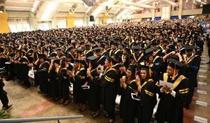 Pucmm grad&uacute;a a 1,273 profesionales en Santiago 