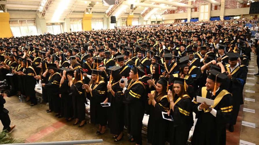 Pucmm gradúa a 1,273 profesionales en Santiago Pucmm gradúa a 1,273 profesionales en Santiago