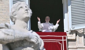 El papa insiste en soluci&oacute;n diplom&aacute;tica para Medio Oriente en conversaci&oacute;n con Mahmud Ab&aacute;s