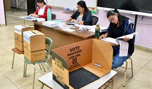 Elecci&oacute;n presidencial en Costa Rica inicia con una favorita de l&iacute;nea dura contra violencia del narco