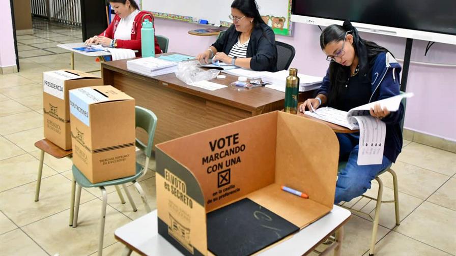 Elección presidencial en Costa Rica inicia con una favorita de línea dura contra violencia del narco Elección presidencial en Costa Rica inicia con una favorita de línea dura contra violencia del narco