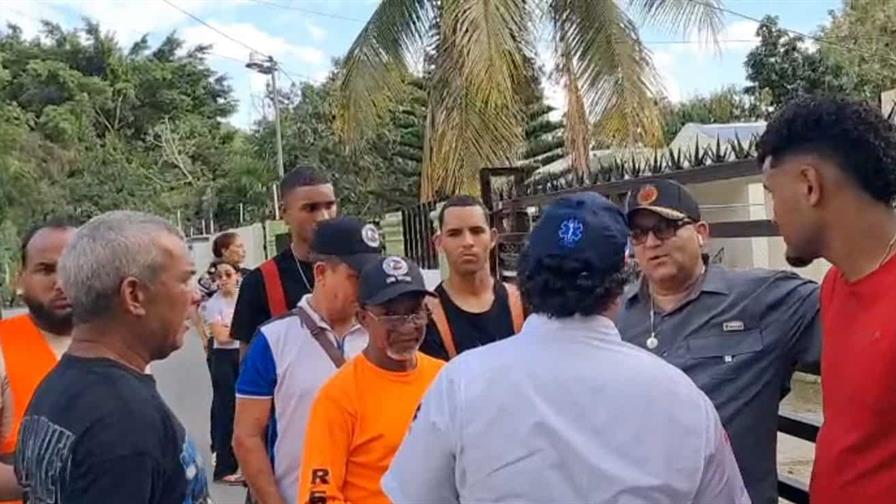 Buscan a una mujer y un ni&ntilde;o reportados como desaparecidos tras presunta ca&iacute;da en un hoyo