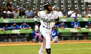 Raimel Tapia firma por dos a&ntilde;os con las Estrellas