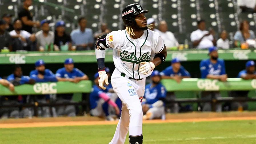 Raimel Tapia firma por dos a&ntilde;os con las Estrellas
