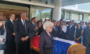 Sepultan los restos de Ram&oacute;n Alburquerque tras amplias honras f&uacute;nebres