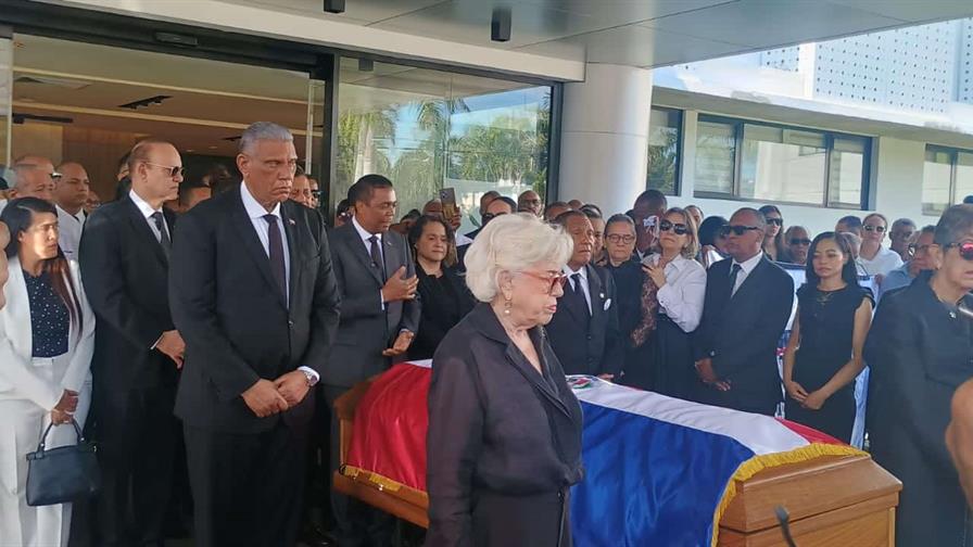 Sepultan los restos de Ramón Alburquerque tras amplias honras fúnebres Sepultan los restos de Ramón Alburquerque tras amplias honras fúnebres