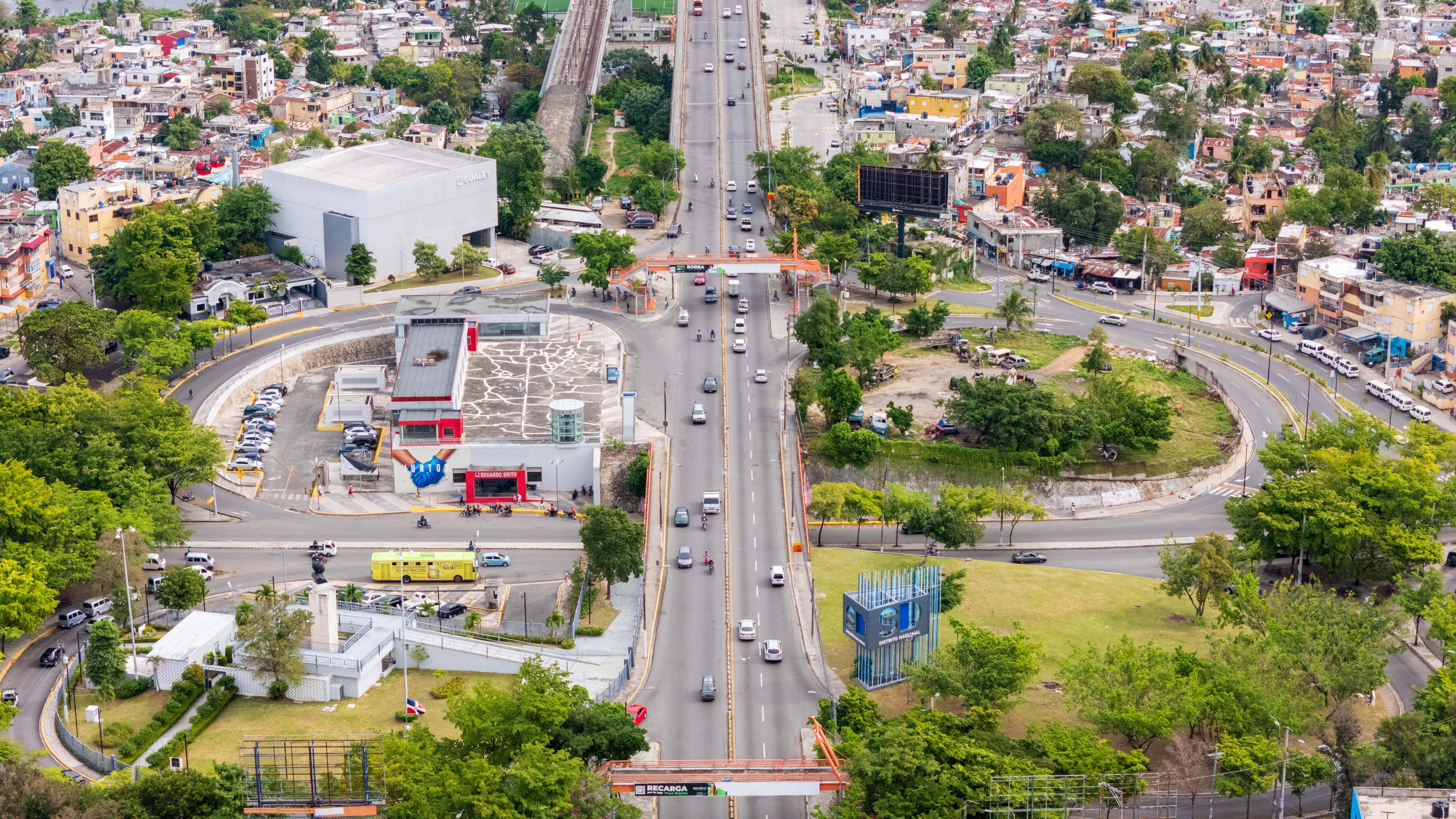 En el lugar amanecen más de una decena de camiones utilizados para construir y que salen desde temprano a difentes lugares de la ciudad. 