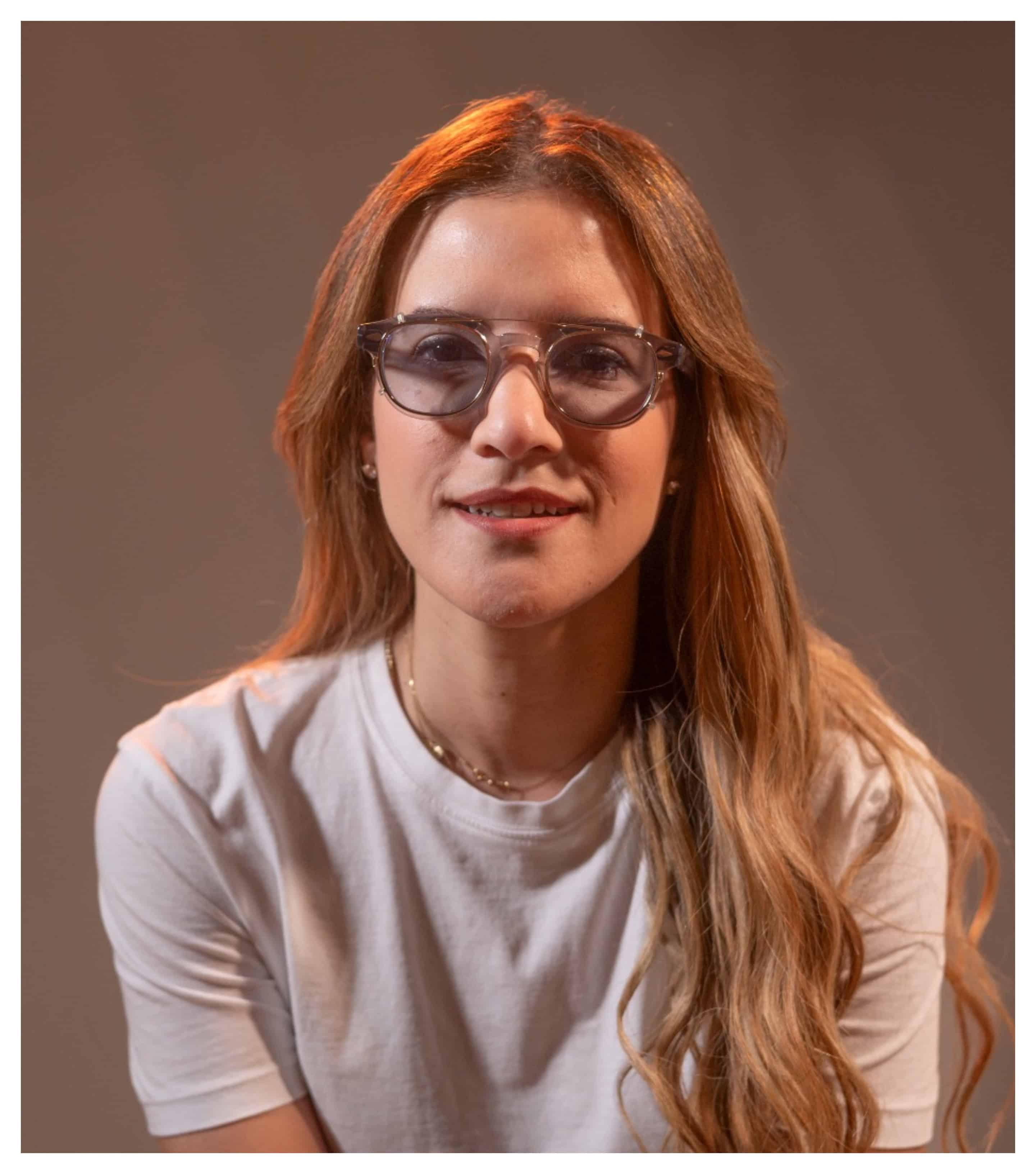 La compositora y cantante dominicana  Nathalie Hazim tras su entrevista en Diario Libre. (NELSON PULIDO)