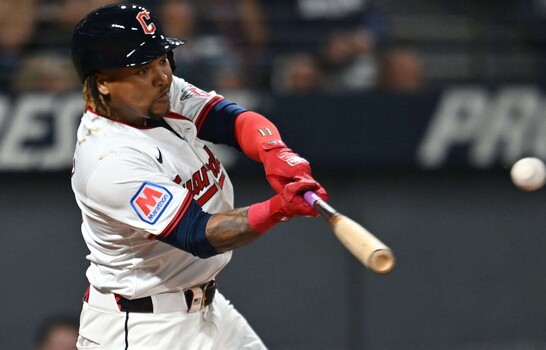 VIDEO | Jos&eacute; Ram&iacute;rez comienza a toda m&aacute;quina: rompe empate con doble de dos carreras, Cleveland gana