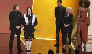 Billie Eilish gana el Grammy a mejor canci&oacute;n con WILDFLOWER y lanza un mensaje contra ICE