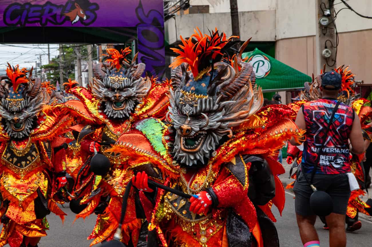 Los diablos cojuelos protagonizan el desfile del Carnaval Vegano, uno de los s&iacute;mbolos culturales m&aacute;s emblem&aacute;ticos del pa&iacute;s.