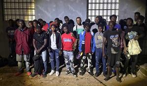 El Ej&eacute;rcito detiene camioneta con 26 haitianos indocumentados en Constanza