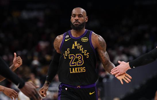 LeBron James pierde racha incre&iacute;ble tras lesi&oacute;n que lo margina de duelo ante los Spurs