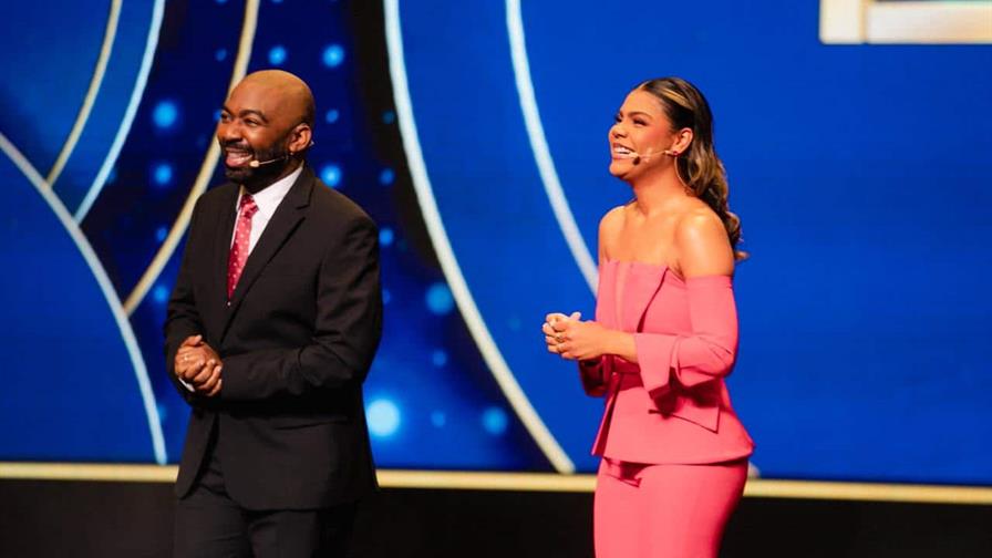 La periodista Paola Cabrera cumple un sue&ntilde;o al presentar el Premio Nacional de la Juventud 2026