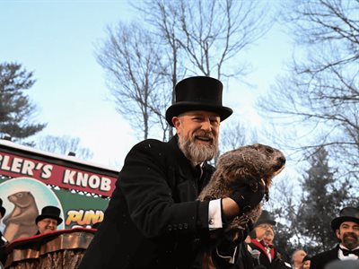 La marmota Phil vaticina seis semanas más de invierno en EE. UU.