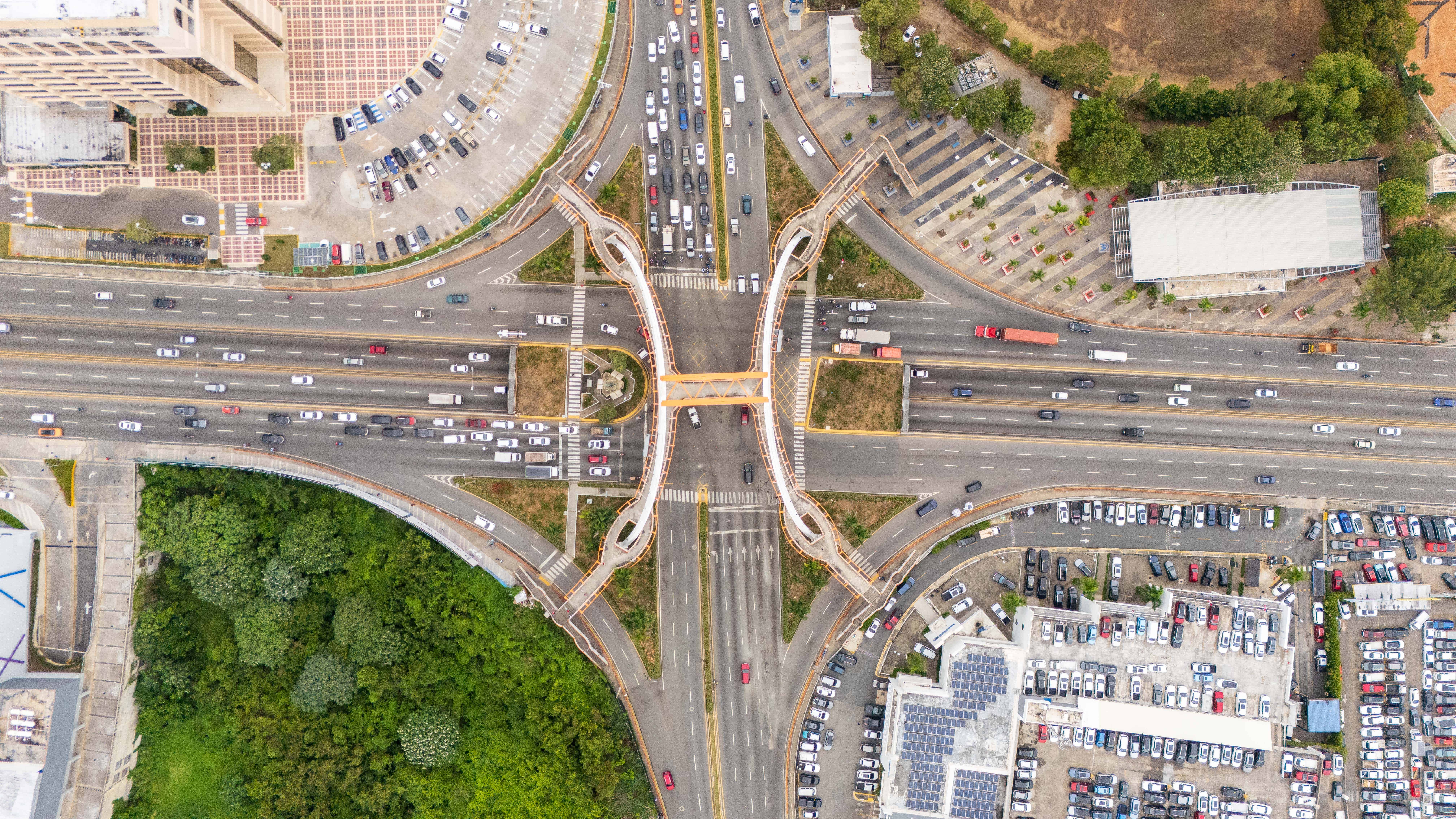 Intersecci&oacute;n de las avenidas John F. Kennedy con M&aacute;ximo G&oacute;mez. 