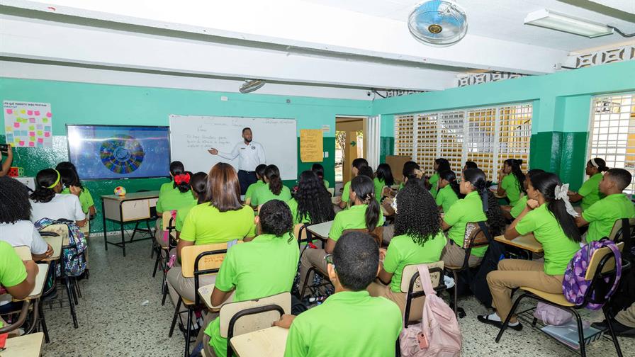 La sobrepoblación en las aulas limita el aprendizaje en los alumnos