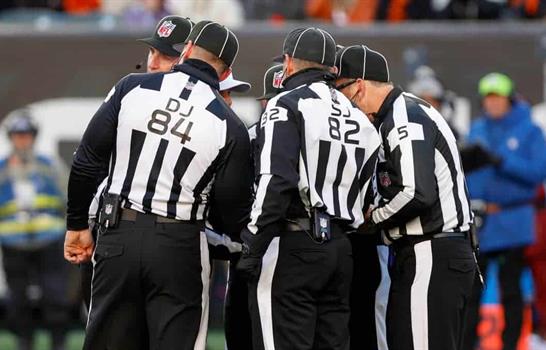 Arbitrar en el Super Bowl y volver a la oficina: la at&iacute;pica vida de los r&eacute;feris de la NFL