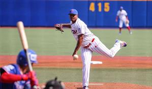 El dominicano Enny Romero dobleg&oacute; una fiebre antes de vencer a Cangrejeros de Santurce
