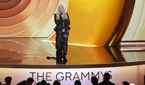 La confusi&oacute;n de Cher en los Grammy 2026 que fue viral