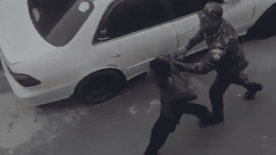 "Te lo maté": un hombre golpea a su vecino hasta dejarlo sin vida en Los Alcarrizos "Te lo maté": un hombre golpea a su vecino hasta dejarlo sin vida en Los Alcarrizos