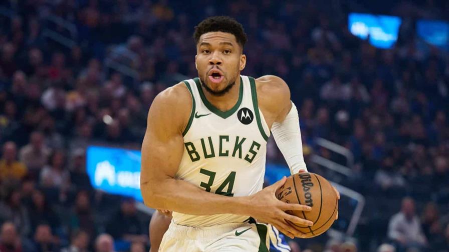 Antetokounmpo anuncia su continuidad en Milwaukee con gui&ntilde;o a El lobo de Wall Street