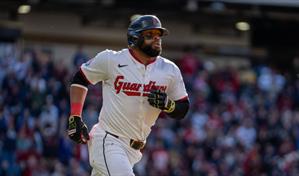 Fuentes: Carlos Santana llega a acuerdo con los Diamondbacks de Arizona